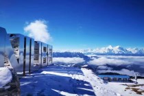 牛背山顶有住宿吗，有酒店吗，帐篷酒店优惠价是多少